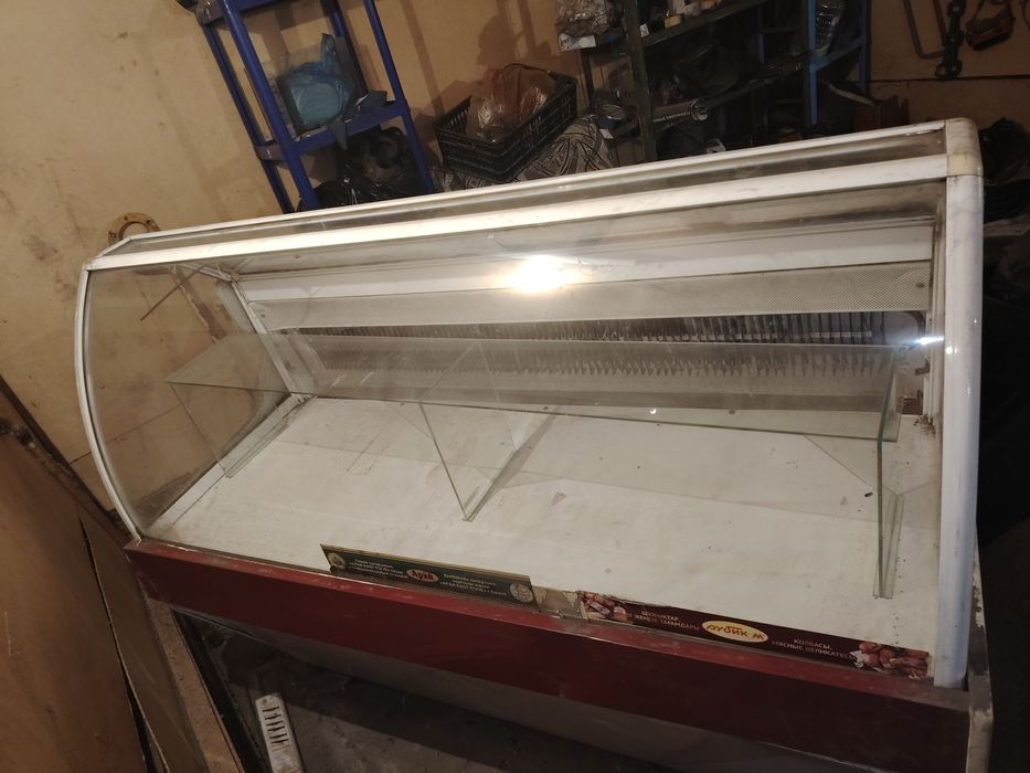 Продам холодильник витринный в рабочем состоянии