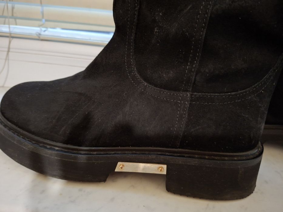 Боти от естествен велур на Miu miu