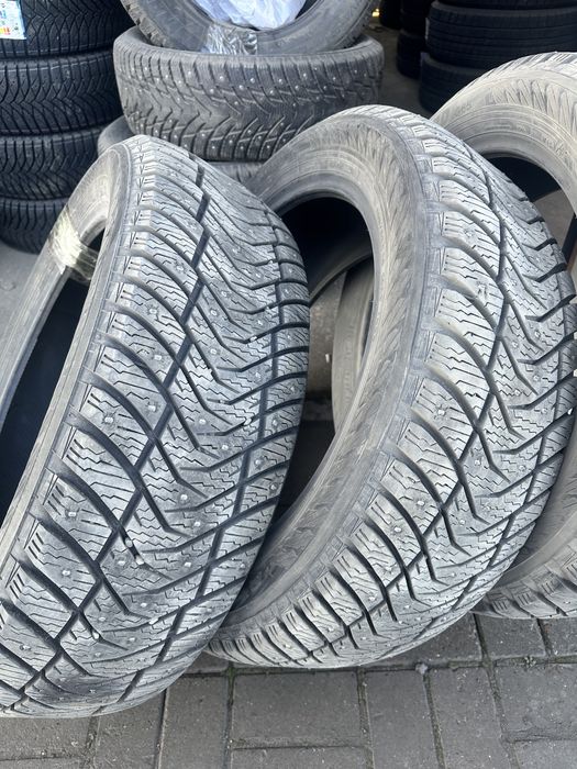 Продам комплект зимней резины yokohama