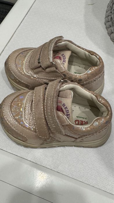 Продам осеннюю обувь на девочку