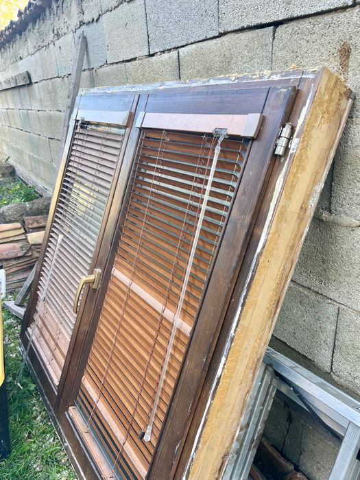 Прозорец - дървена дограма