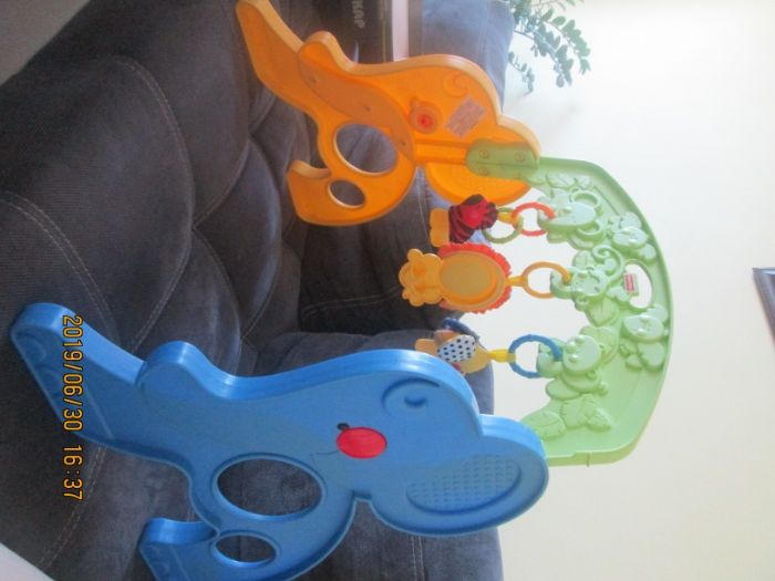 Продавам активна гимнастика "fisher price"