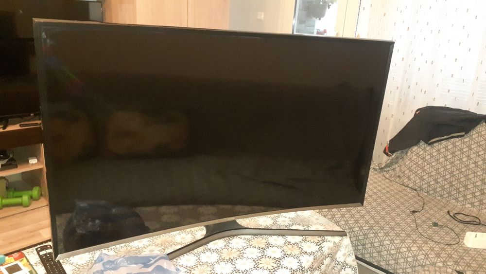 SAMSUNG телевизор 48 инча.