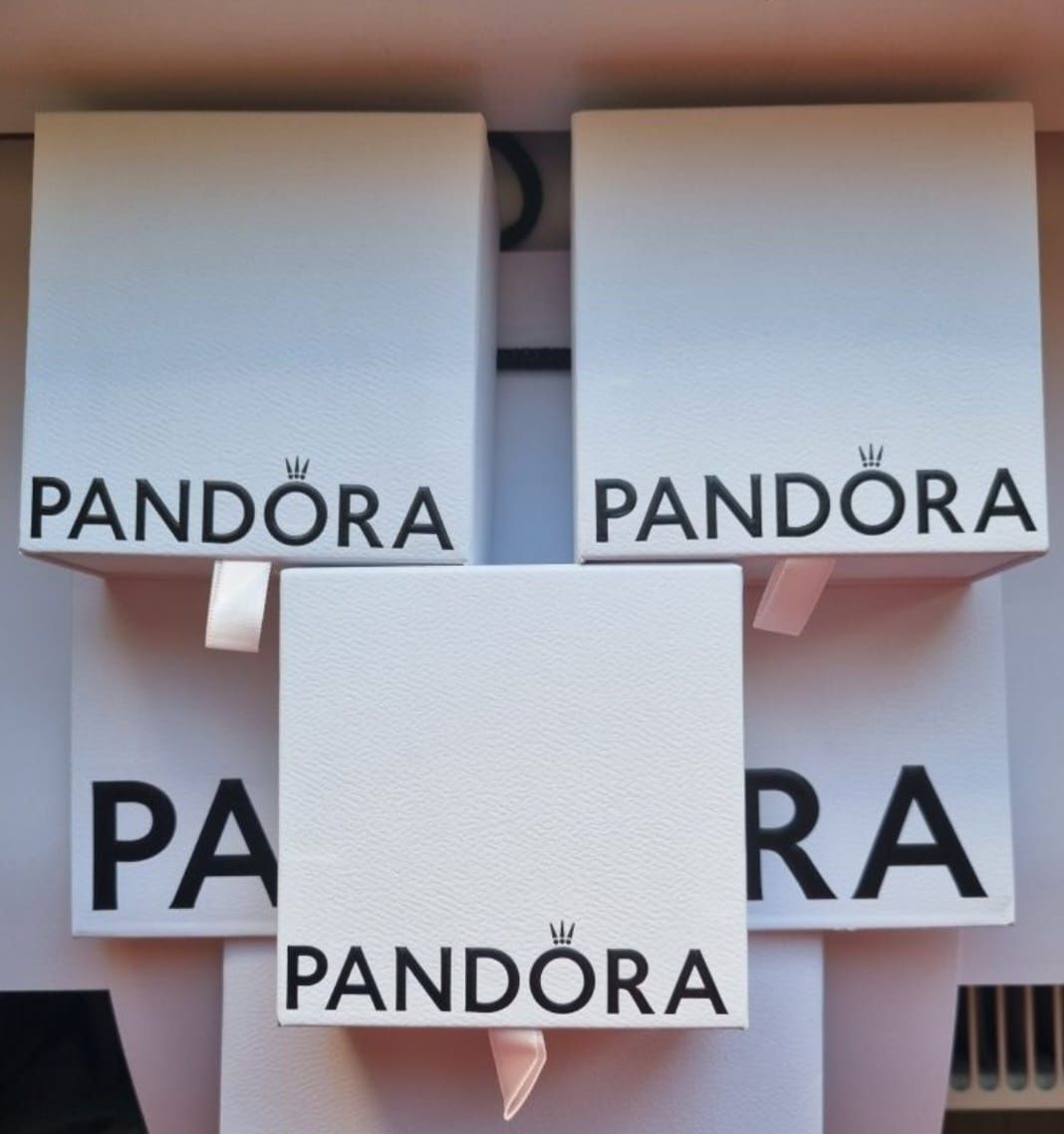 Cutie pentru bratara Pandora cadou