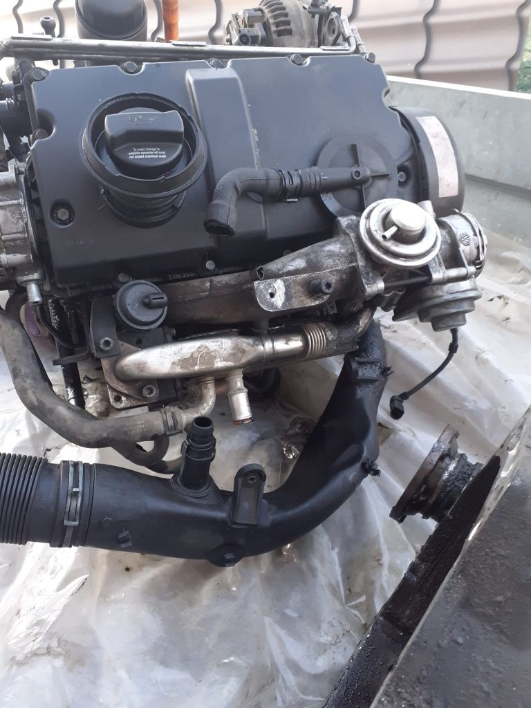 Vând motor 1.9axr complet