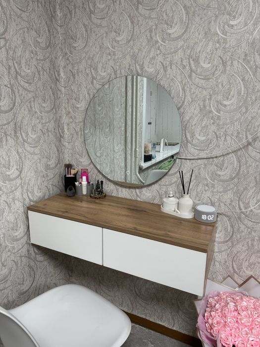 Туалетный столик продам почти новый