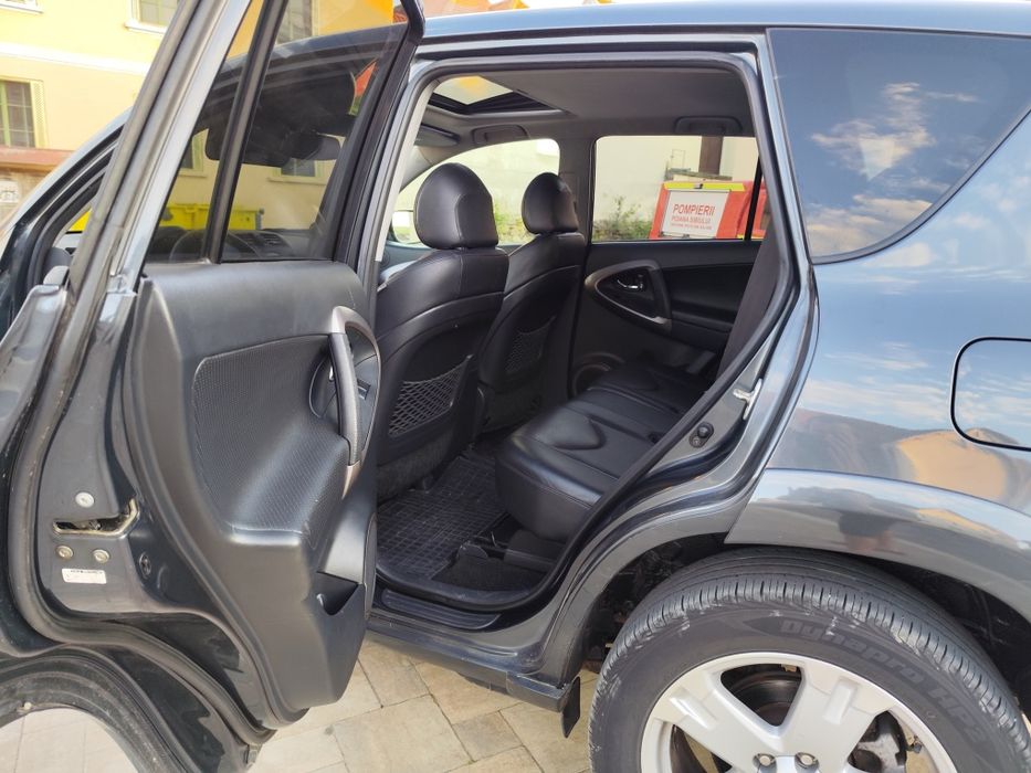 Vând Toyota RAV4 4x4 2.2 TDI cp 177