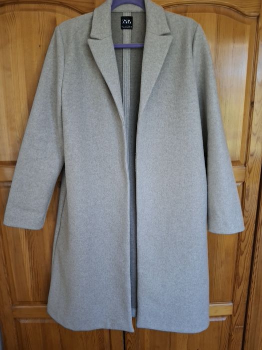 Бежево палто Zara размер Л