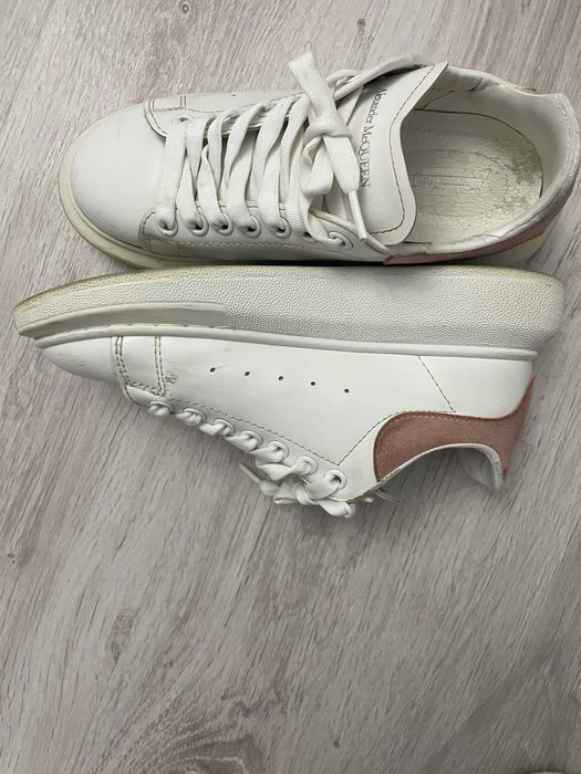 Vand adidasi Alexander McQueen