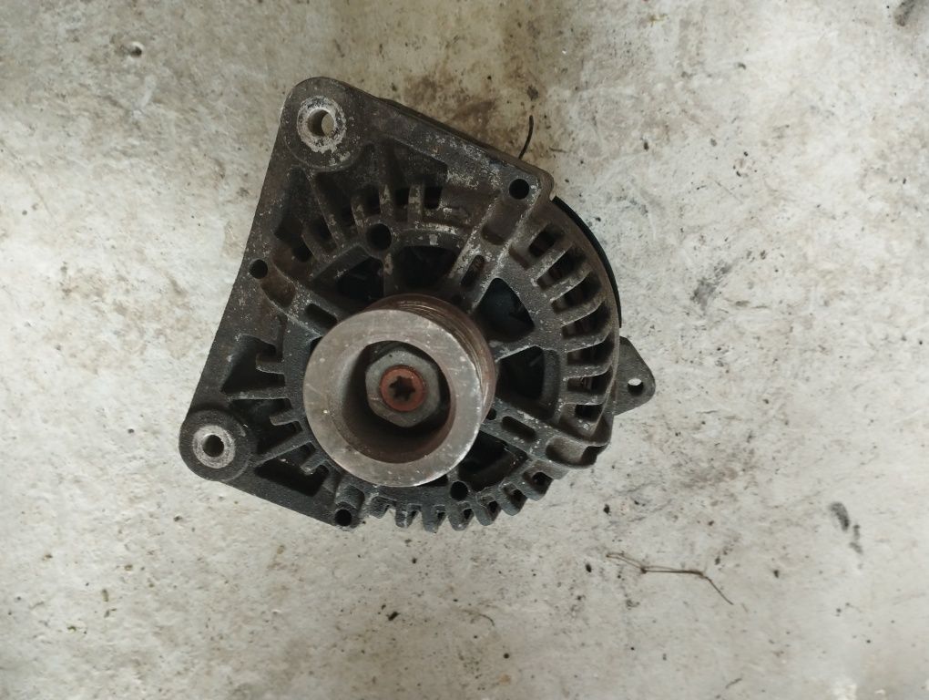 Alternator Renault Vivaro Megane 2 1.9 Dci