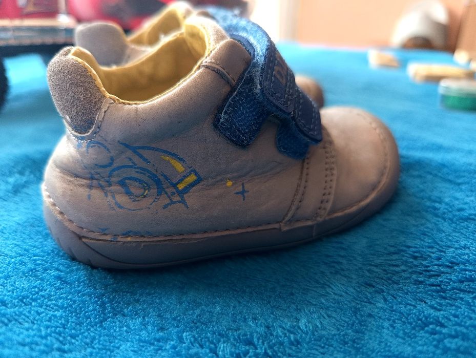 DD step barefoot