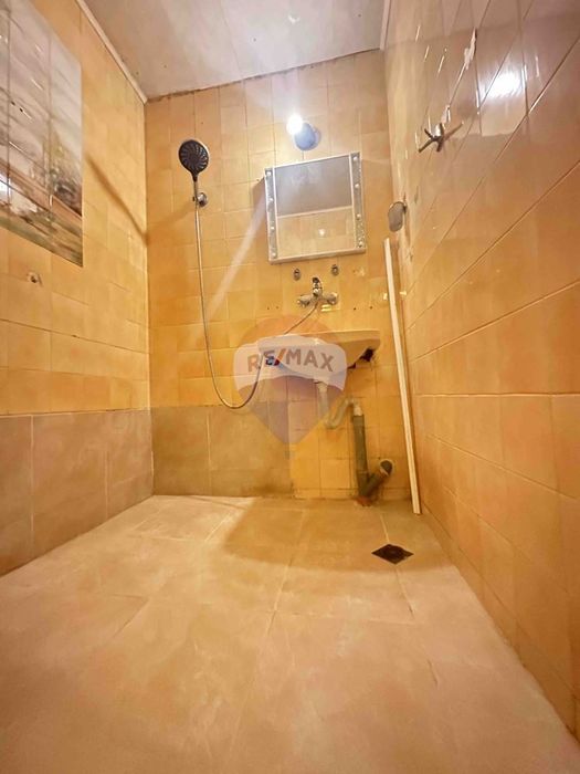 Продава се Тристаен апартамент в Варна, Цветен квартал - 87 кв.м за 1897 €/кв.м - Снимка #11