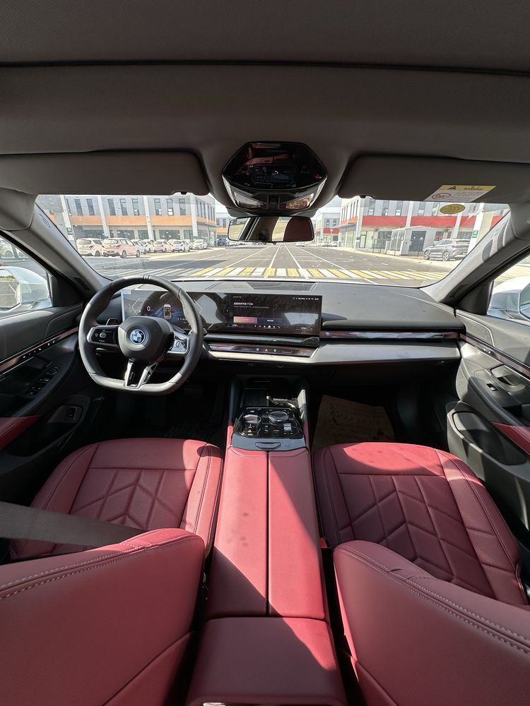 BMW i5 eDrive 35L 2025год