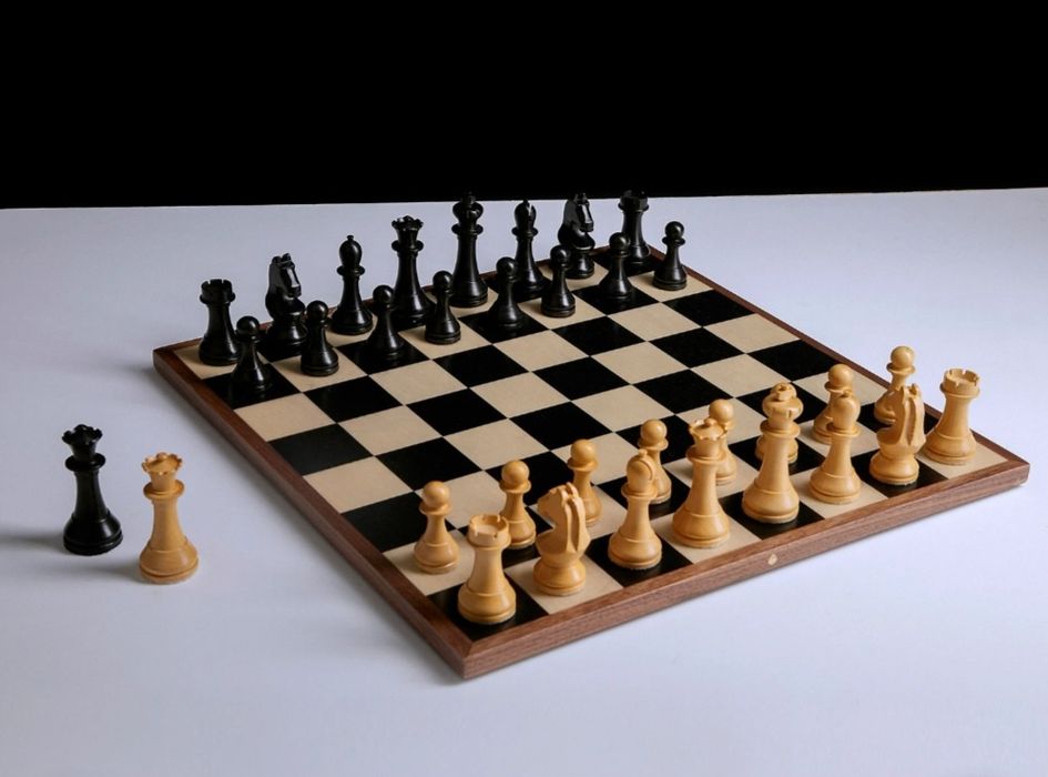 Набор World Chess (домашнее издание с доской Баухаус)