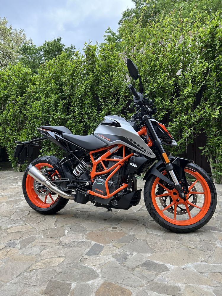 Motocicleta KTM 390 Duke 2022