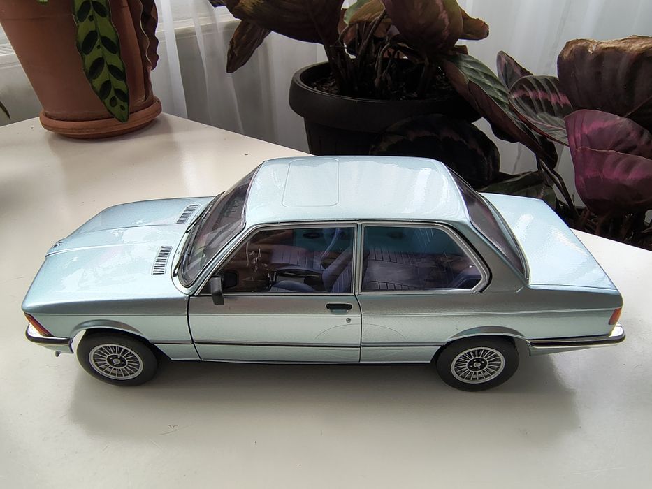 Machetă BMW 323i solido 1/18