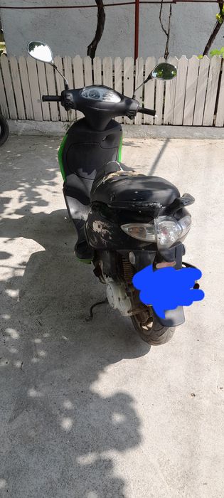 Vand scutere piaggio 4t si 2t