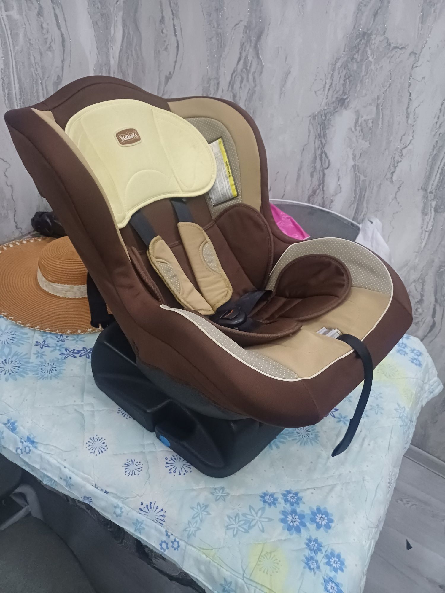 Продаётся фирменный автокресло