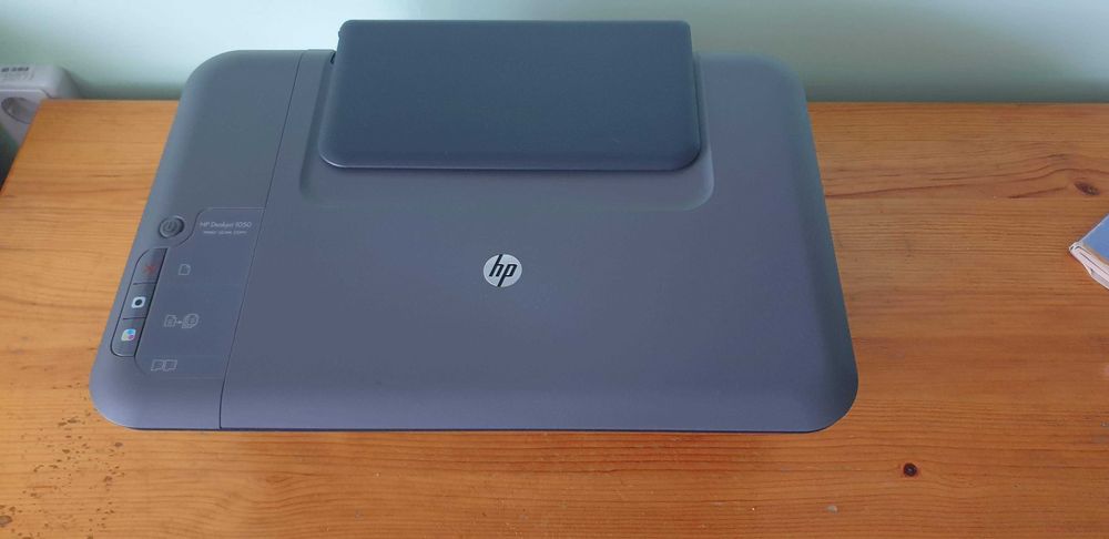 Цветен принтер/скенер/копирна машина HP Deskjet 1050