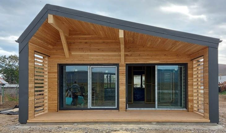 Vând și construiesc căsuțe din lemn