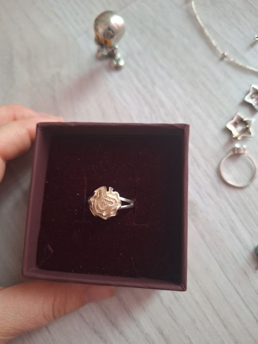 Vând bijuterii din argint