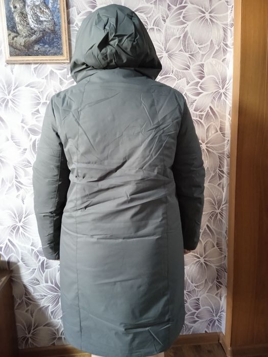 Пуховик женский с капюшоном