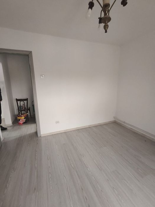 Apartament 2 camere decomandat zona Milcov