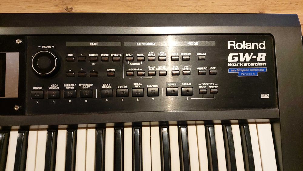 Клавир / Синтезатор / Йоника Roland GW 8 Workstation Version 2