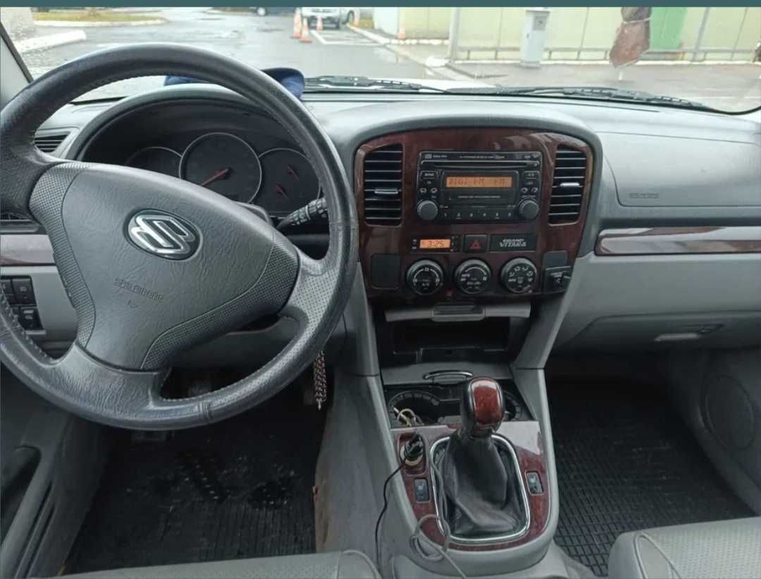 Dezmembrez Suzuki Grand Vitara XL7