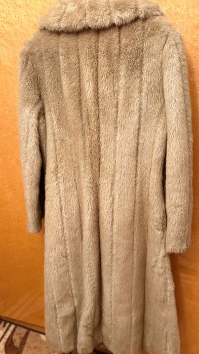 Продавам кожено палто