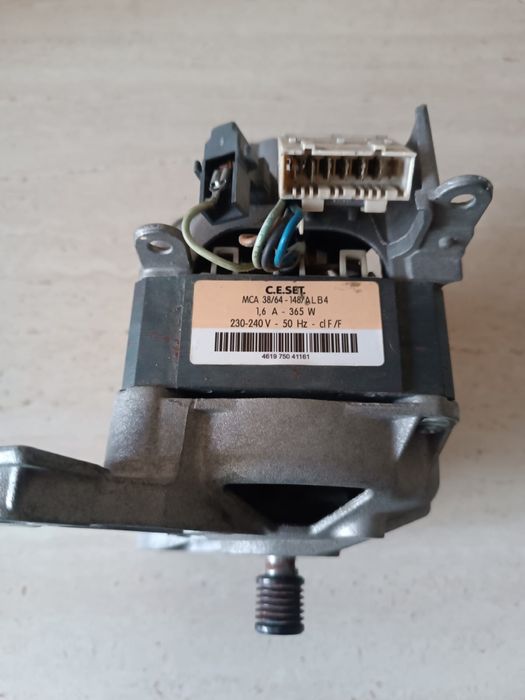 Vind  motor masina de spalat universal nou