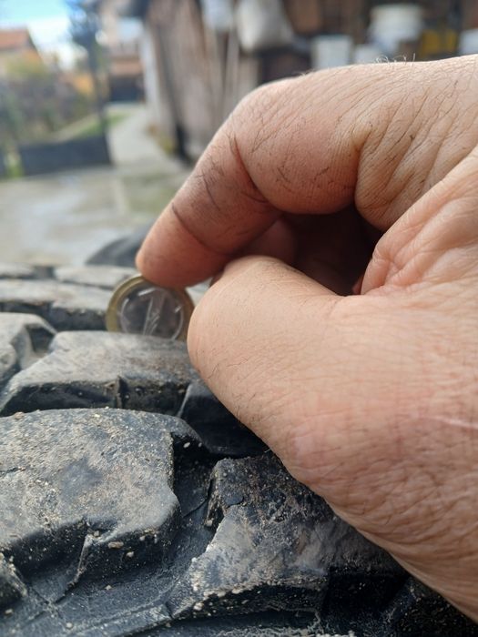 Продавам гуми за джип 225 75 16