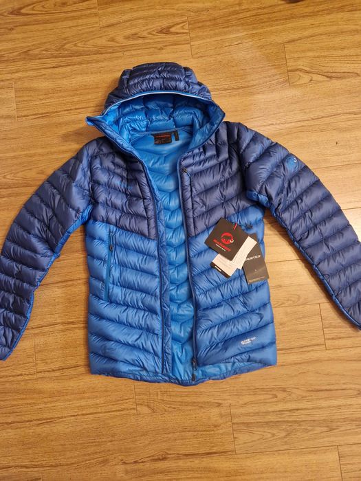 Geaca iarna MAMMUT, puf natural, masura S, frig, zapada,munte