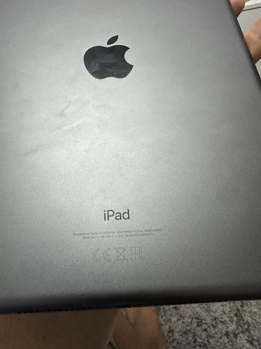 Vând tableta IPad 9th 64GB 2021 pentru piese