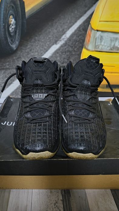 Найк Джордан 44 номер обувани 2 пъти