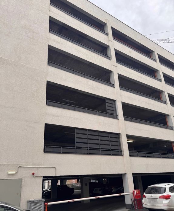 Loc de parcare Militari