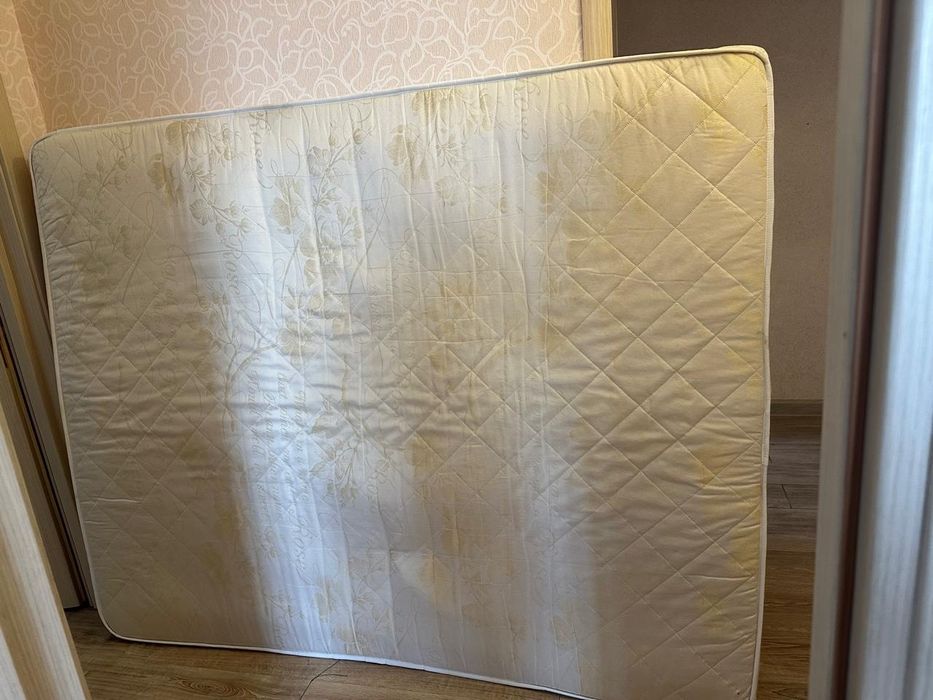 Продам матрас в отличном состоянии!