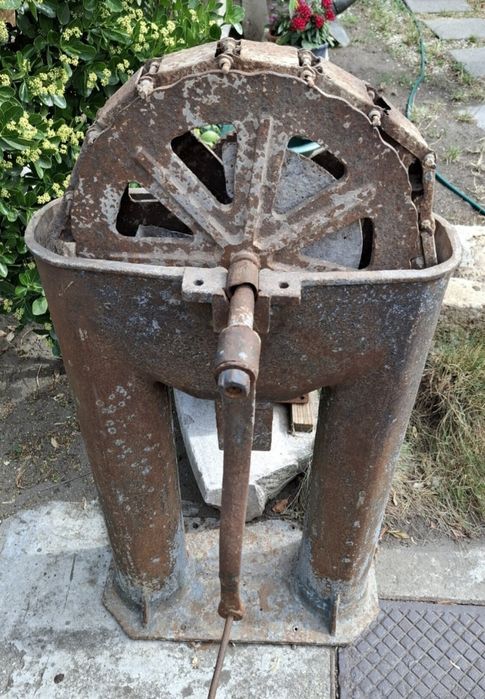 Fântână fonta de colecție.f rar 2 model.Masina de facut apa carbogazoa