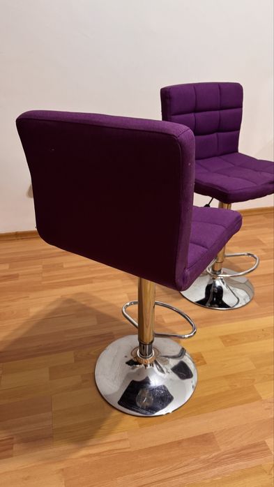 Scaune de bar reglabile pe înălțime stare foarte bună