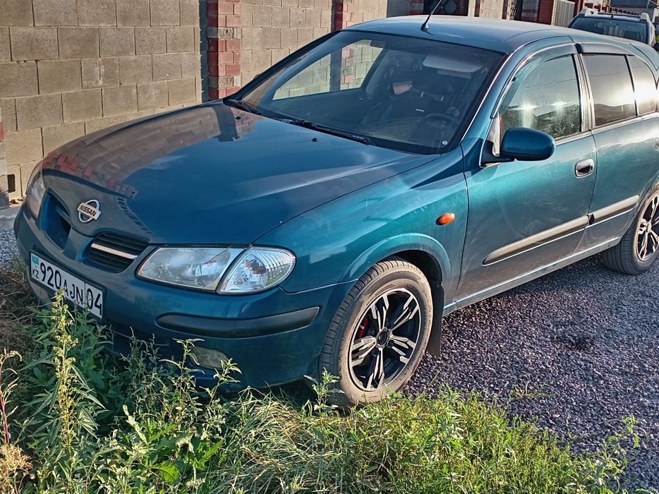 Ниссан Альмера n 16. Хэтчбек 2002г. В в хорошем состоянии