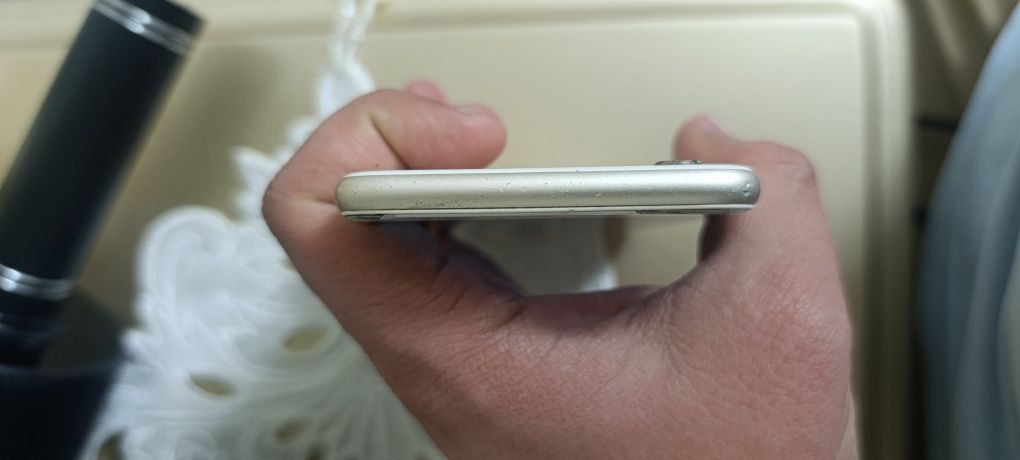 Iphone 6 iCloudga tushgan va oynasi singan
