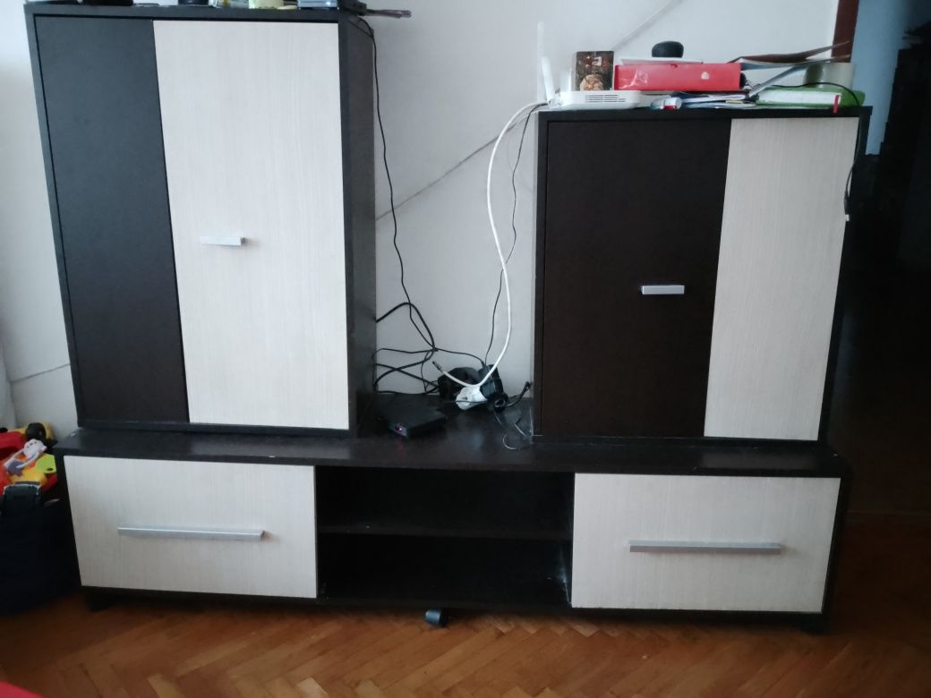 Mobilier living . Pret 200 lei
