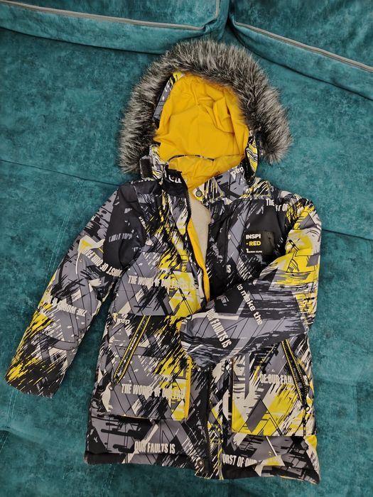 Продам детскую зимнюю куртку на мальчика 8-9-10 лет