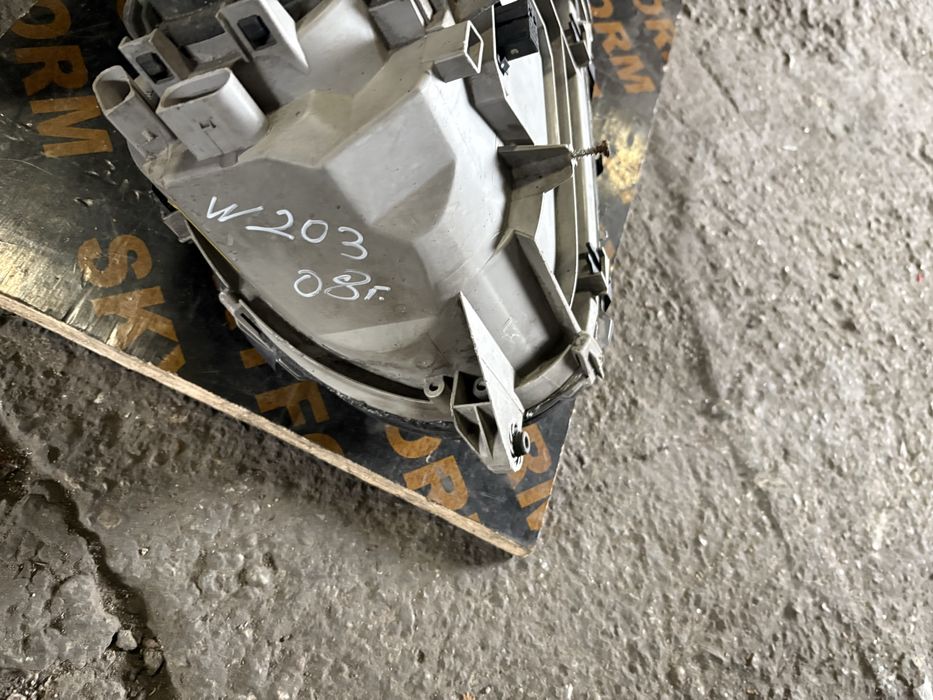 Mercedes w203 Десен Фар xenon ксенон