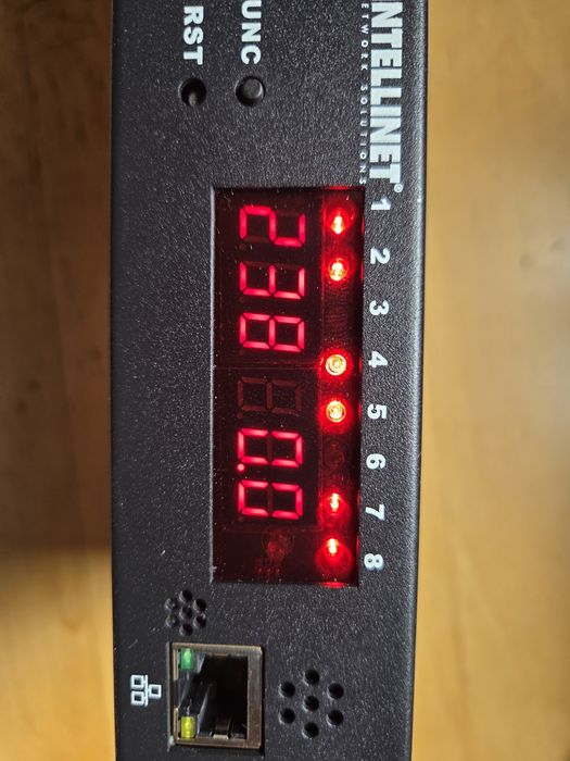 PDU smart Intellinet 19'' 1U 110V/240V/16A 8 prize C13