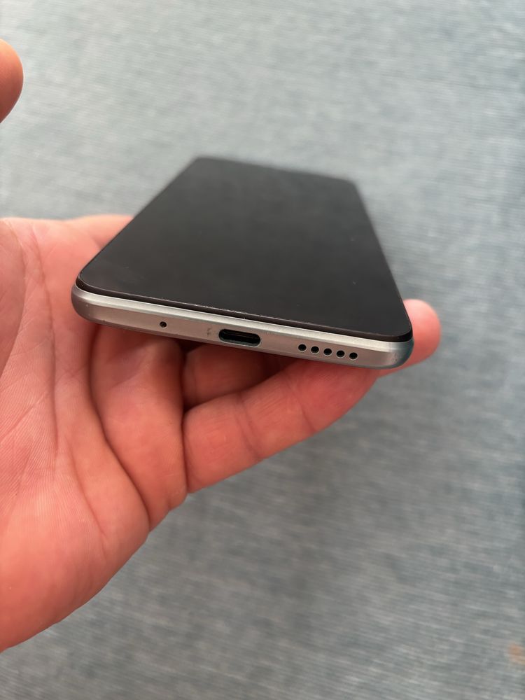 Redmi 10C в идеальном состоянии.