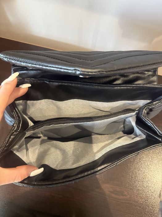 Дамска черна чанта