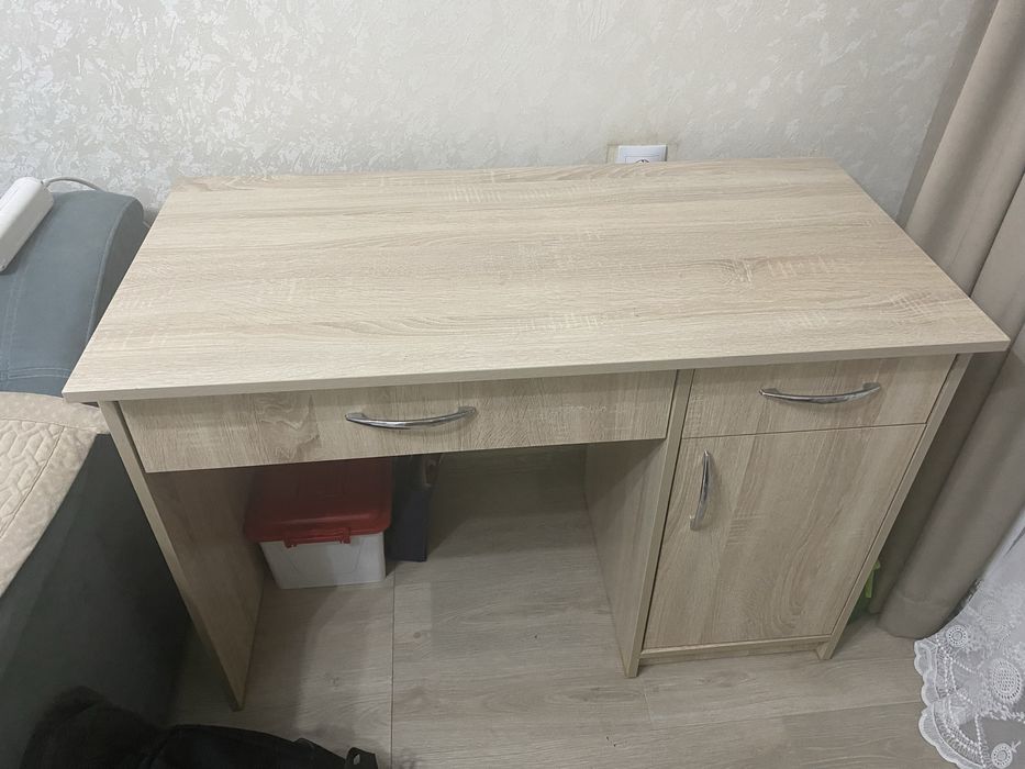 Стол - парта.