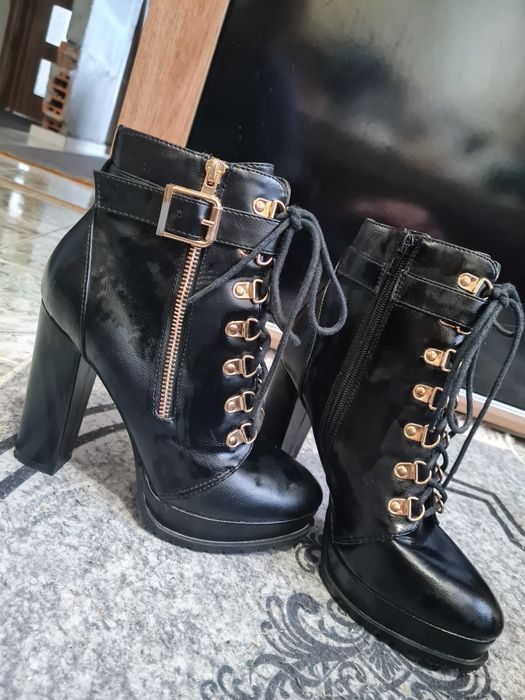 Дамски кожени черни боти