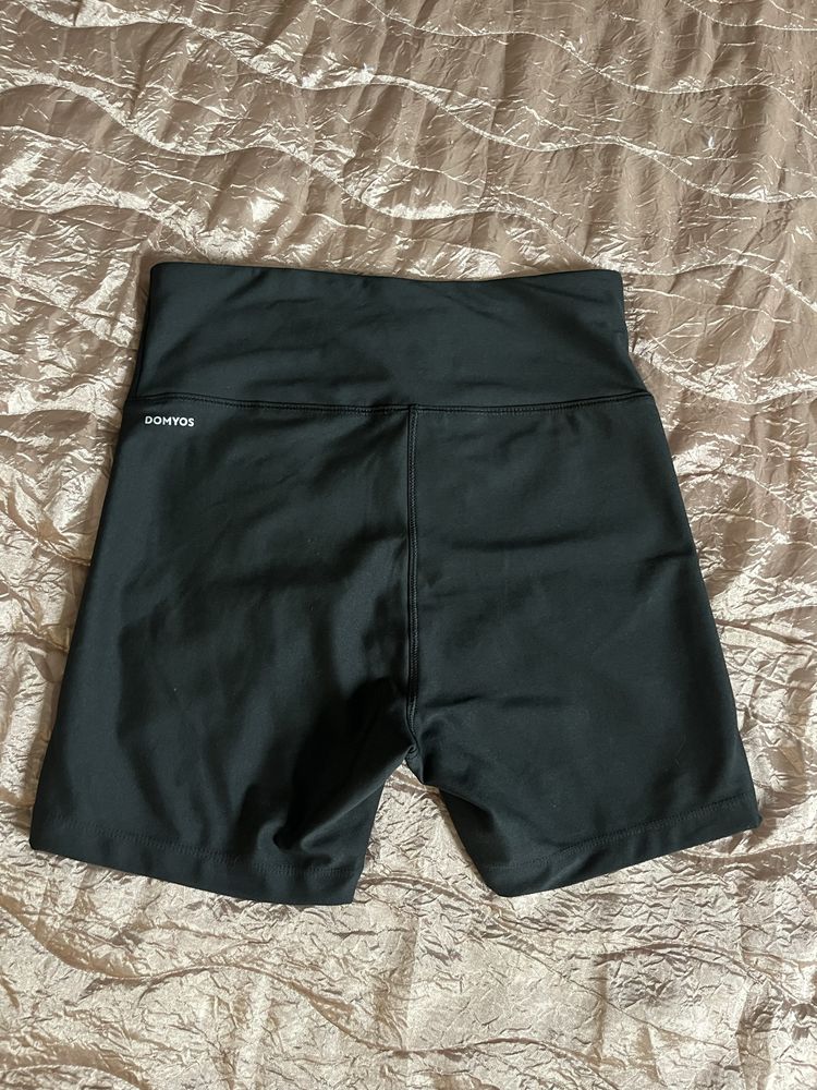 Спортни дрехи Nike, Bershka, Domyos